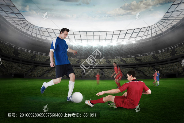 足球運動員踢球的復(fù)合形象