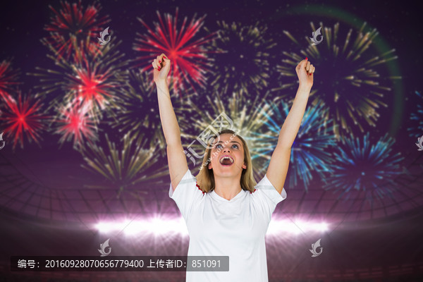 女人高舉著雙手的復(fù)合形象