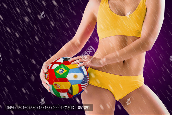 女人抱著足球的復(fù)合形象