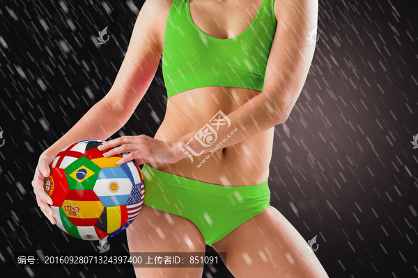 女人抱著足球的復合形象