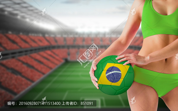 女人抱著足球的復合形象