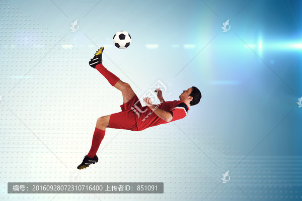 足球運(yùn)動(dòng)員踢球的復(fù)合形象
