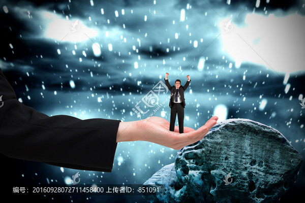 商人站在手里歡呼的復(fù)合形象
