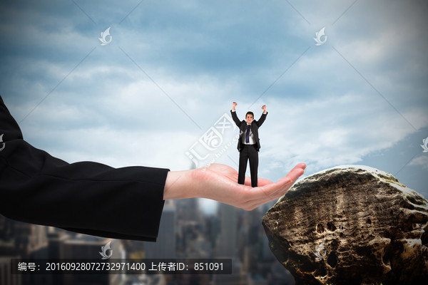 商人高舉著雙手的復(fù)合形象