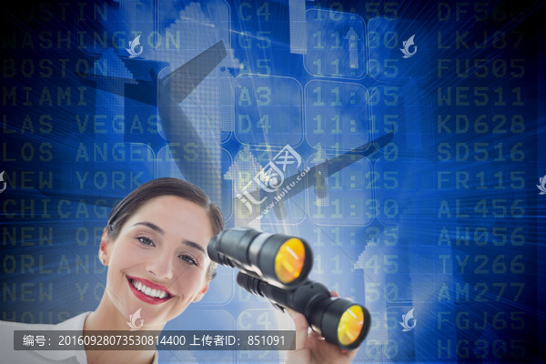 女商人拿著望遠(yuǎn)鏡的復(fù)合形象