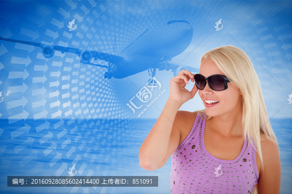 金發(fā)女人戴著眼鏡的復合形象