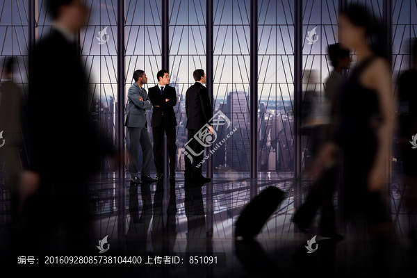 商務(wù)同事在一起聊天的復(fù)合形象