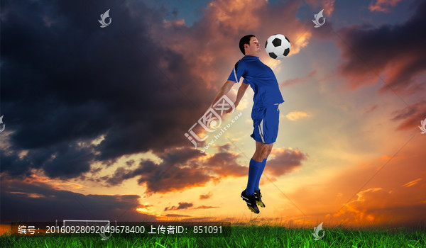 足球運動員踢球的復合形象