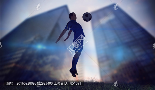 足球運(yùn)動(dòng)員踢球的復(fù)合形象