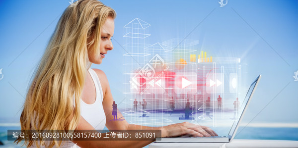 女人使用筆記本電腦的復合形象