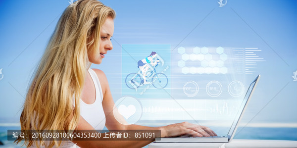 女人使用筆記本電腦的復(fù)合形象