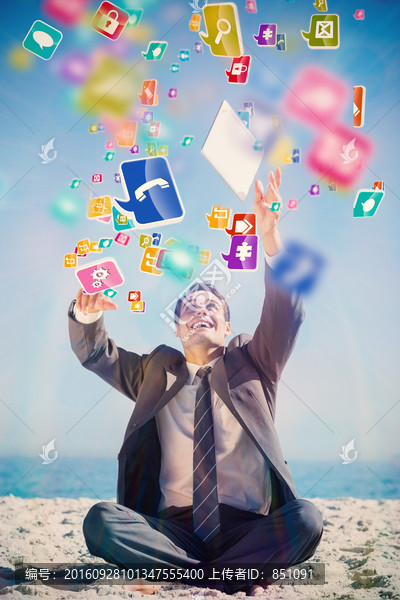 商人高舉著雙手微笑著的復(fù)合形象