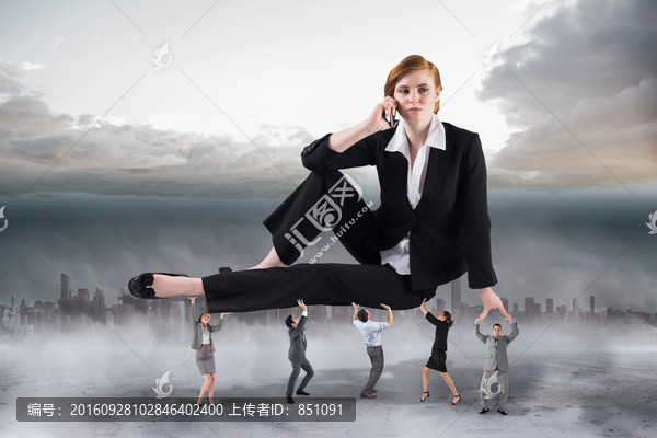商務團隊抬著老板的復合形象