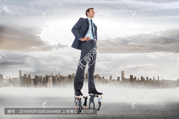 商務團隊抬著老板的復合形象
