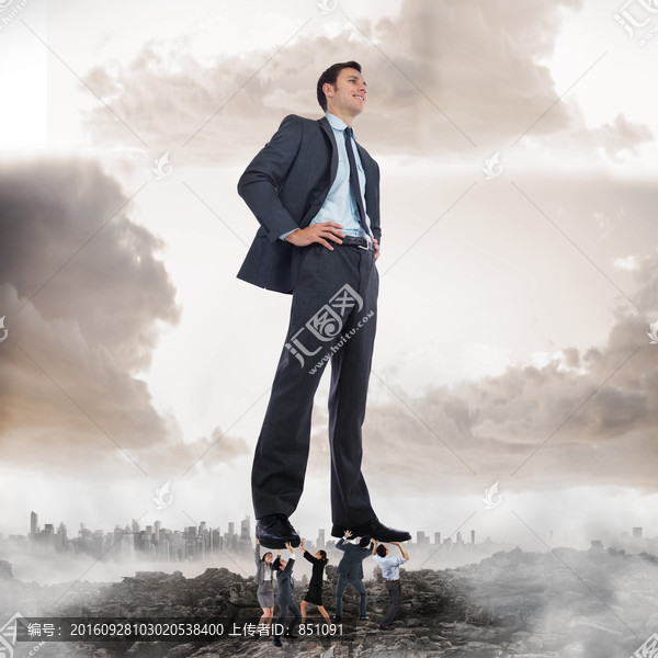 商務(wù)團(tuán)隊(duì)抬著老板的復(fù)合形象