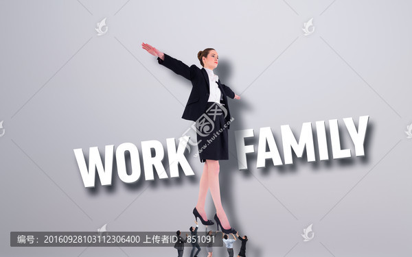 商務(wù)團隊抬著老板的復(fù)合形象