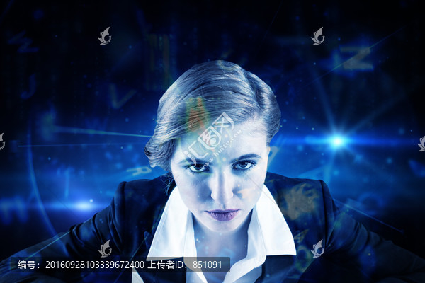 女商人看著鏡頭的復合形象