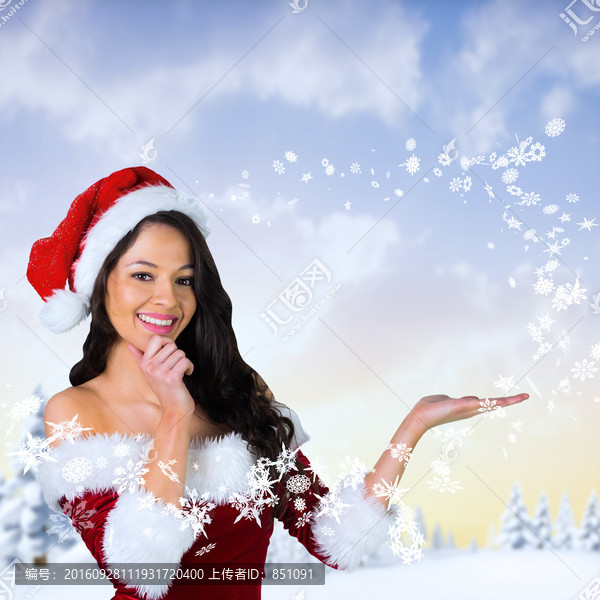女人微笑著看著鏡頭的復(fù)合形象