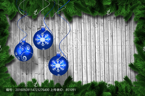 冷杉樹的樹枝和圣誕彩球