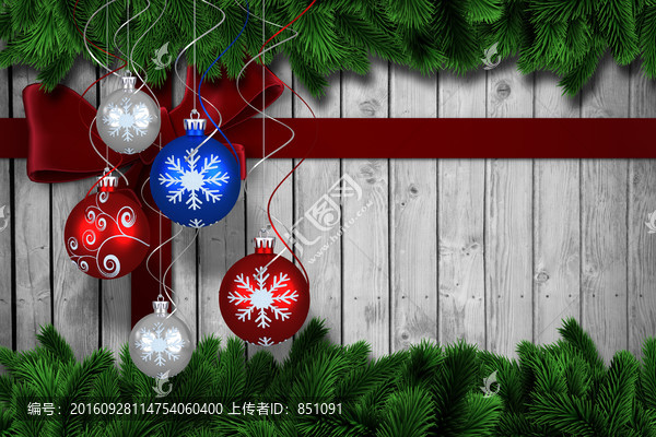 冷杉樹的樹枝和圣誕裝飾品