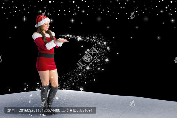 女人穿著圣誕服的復(fù)合形象