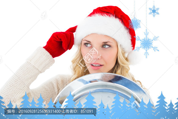 金發(fā)女人拿著鐘的復合形象