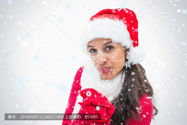 吹著雪花的女人