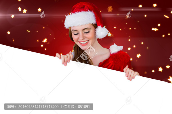 女人微笑著看著白板的復(fù)合形象