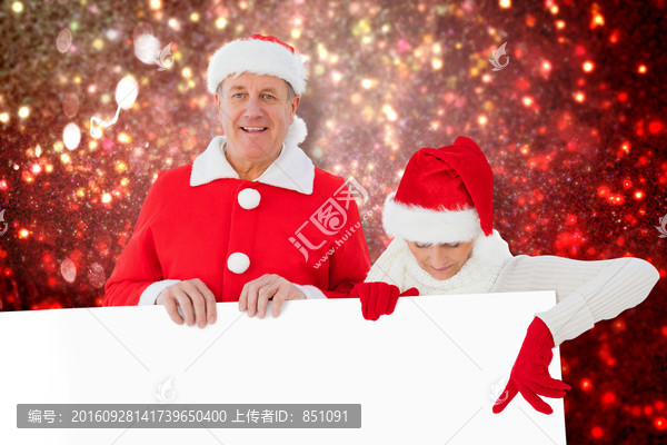 夫婦戴著圣誕帽微笑的復(fù)合形象