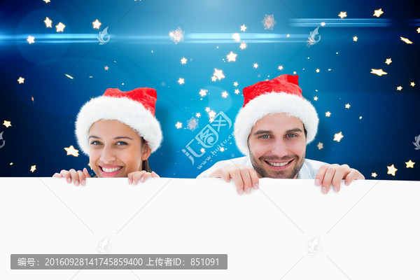 夫婦看著鏡頭微笑著的復(fù)合形象