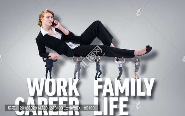 商務(wù)人士抬著老板的復(fù)合形象