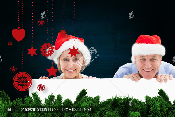 夫婦戴著圣誕帽微笑的復(fù)合形象