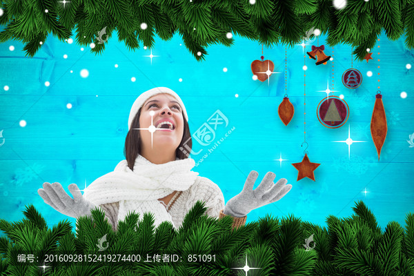 女人微笑著抬起雙手的復(fù)合形象