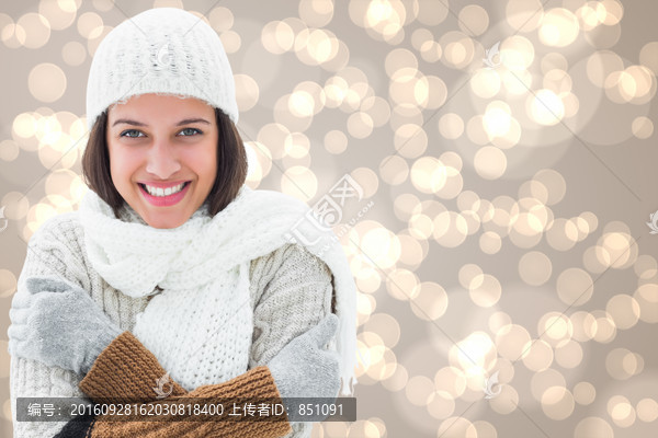 女人微笑著看著鏡頭的復合形象