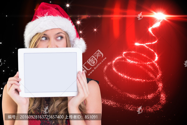 金發(fā)女人拿著平板電腦的復(fù)合形象