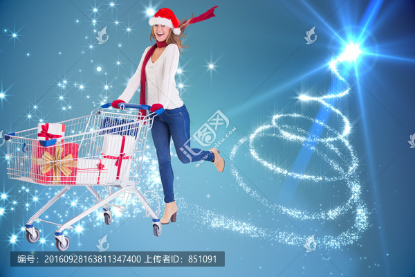 金發(fā)女人推著購物車的復合形象