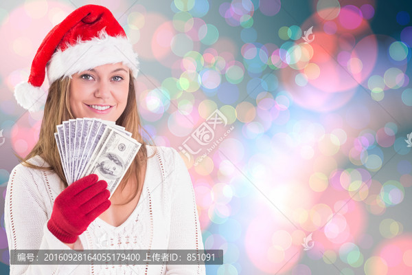 女人微笑著拿著紙幣的復(fù)合形象