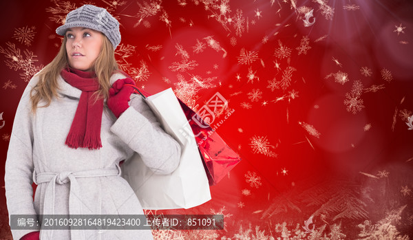 金發(fā)女人拎著購(gòu)物袋的復(fù)合形象
