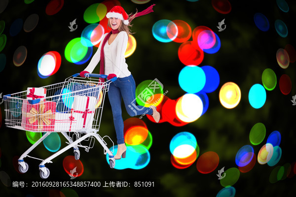 女人推著購物車的復合形象
