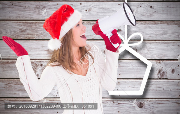 女人拿著擴(kuò)音器大喊的復(fù)合形象