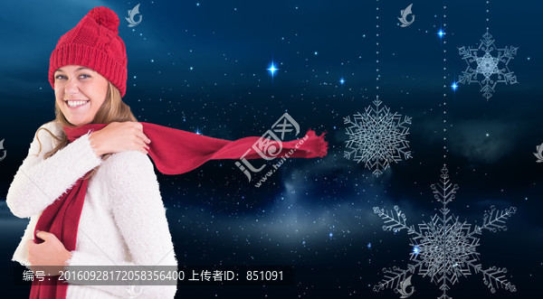 金發(fā)女人對著鏡頭微笑的復(fù)合形象