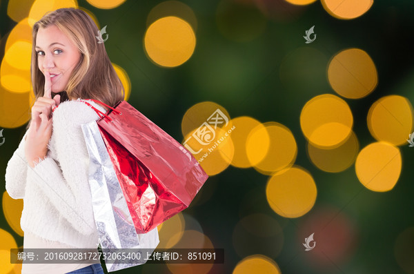 女人拎著購物袋的復(fù)合形象