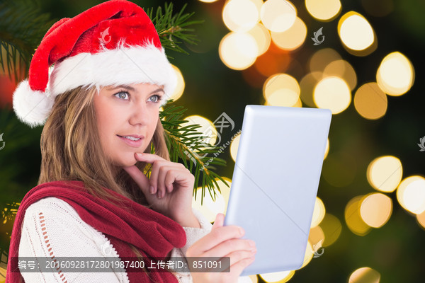 女人拿著平板電腦思考的復(fù)合形象