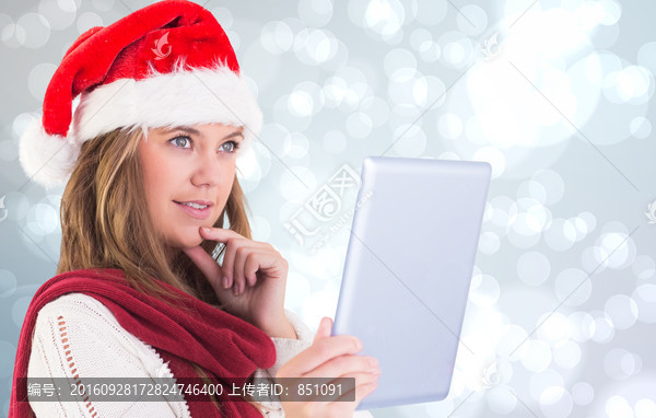 女人拿著平板電腦思考的復(fù)合形象