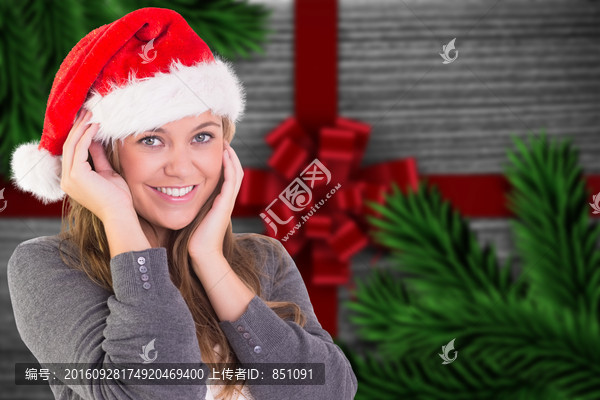 金發(fā)女人戴著圣誕帽的復(fù)合形象