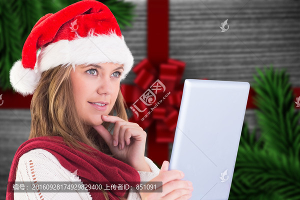 女人拿著平板電腦思考的復(fù)合形象