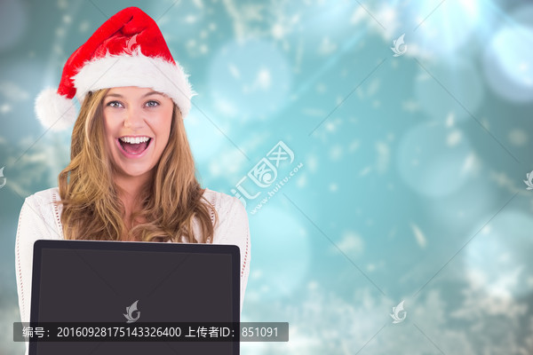 女人拿著平板電腦的復(fù)合形象
