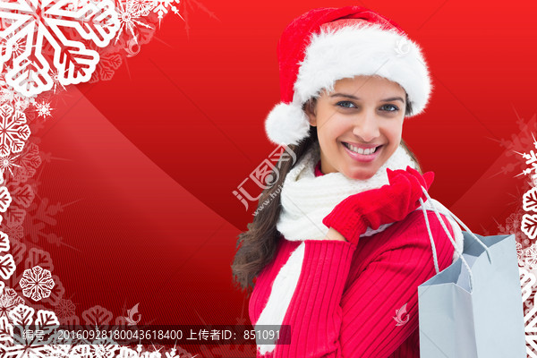 女人拎著購(gòu)物袋微笑的復(fù)合形象