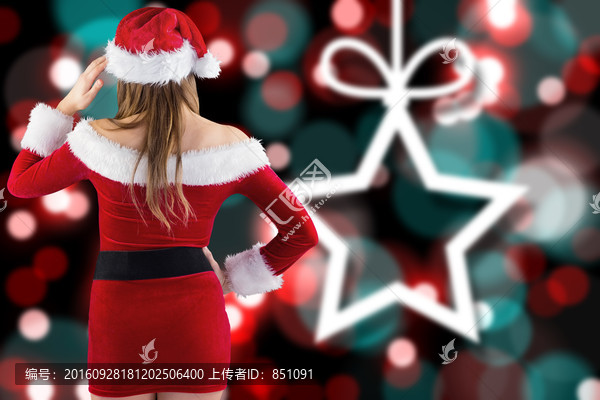 金發(fā)女人背對著鏡頭的復合形象