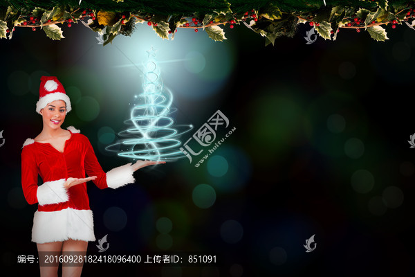 女人戴著圣誕帽微笑的復(fù)合形象